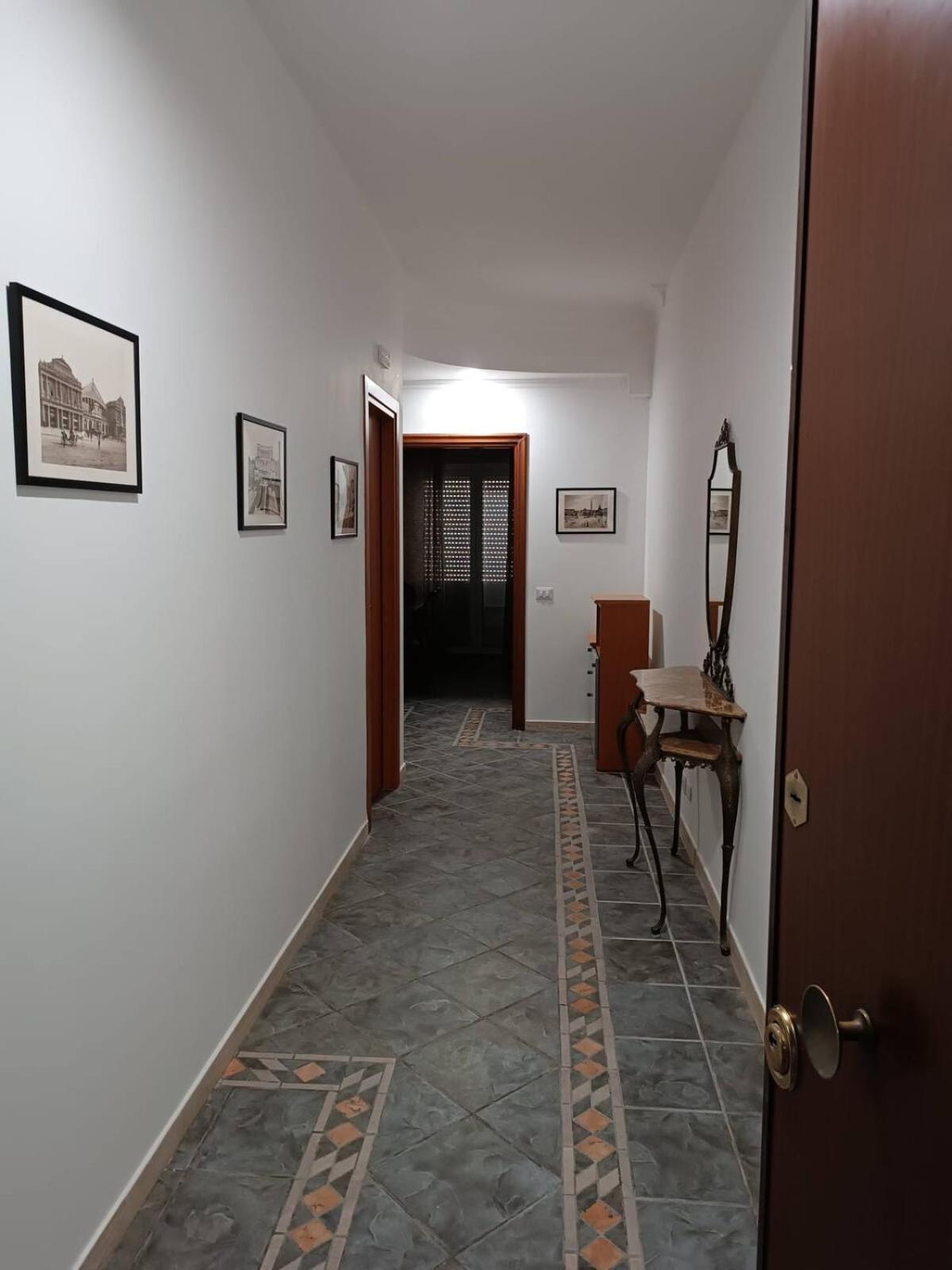 Camera Moderna Roma Ngoại thất bức ảnh